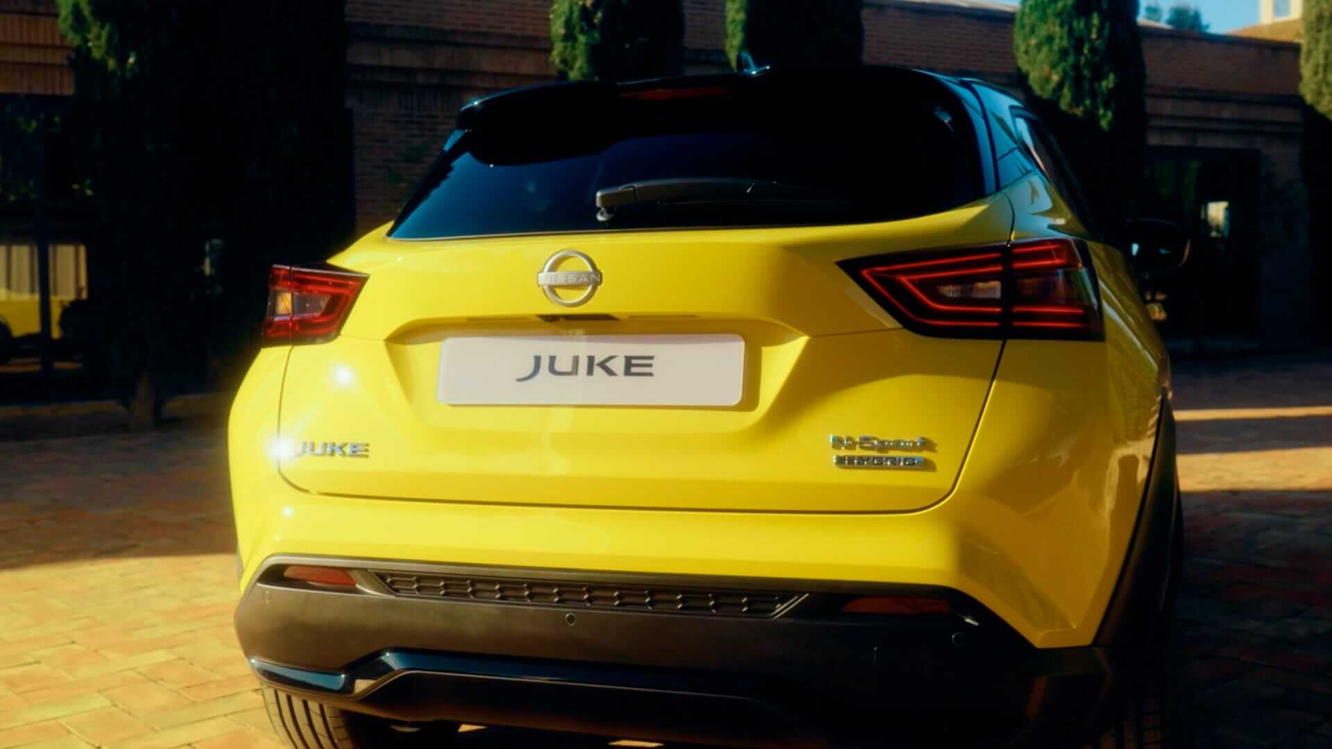 Nissan Juken ulkopuolen takaosan muotoilun video